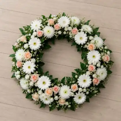 White Gerbera & Chrysanthemum Funeral Wreath With Peach Rose